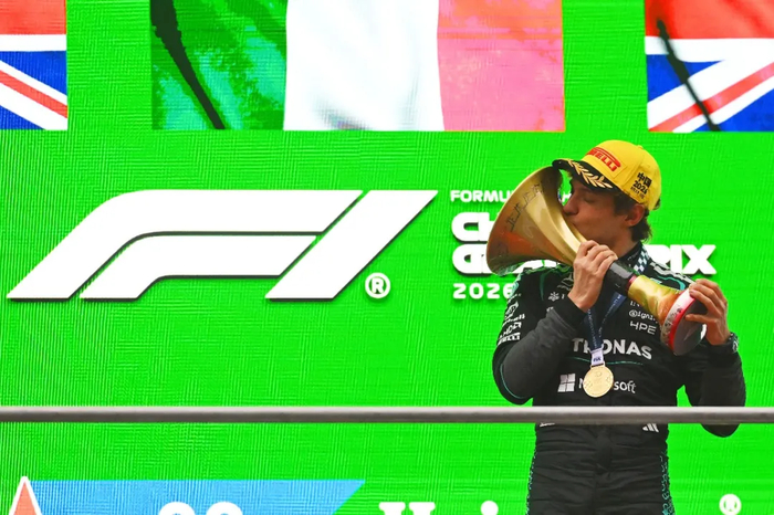 F1直播-23万人次与新5载周期，F1中国大奖赛的商业进化逻辑|上海|揭幕战|车队|赛车|车手_新浪体育_新浪新闻