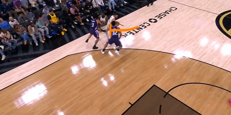 英超直播-还一个！追梦给库里挡拆被吹掩护犯规 科尔挑战也以失败告终